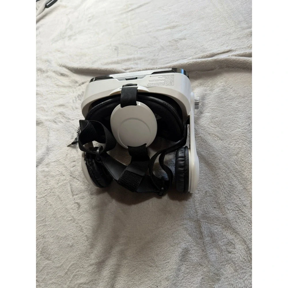 Hype I-FX Virtual Reality VR Headset‎ for Smartphones with Built-in Headphones